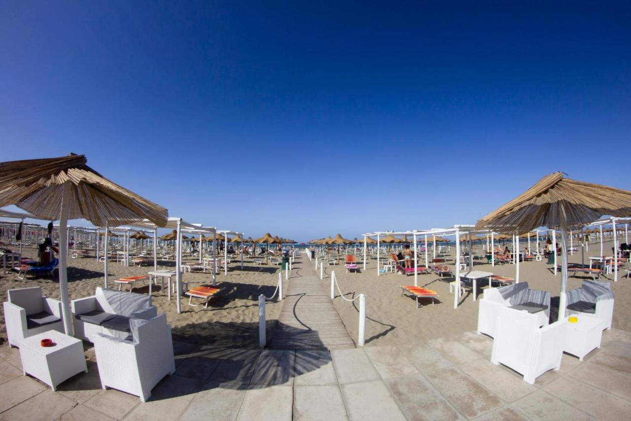 Aurora Beach & Suite Margherita Di Savoia Bagian luar foto
