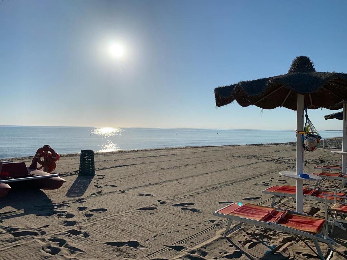 Aurora Beach & Suite Margherita Di Savoia Bagian luar foto