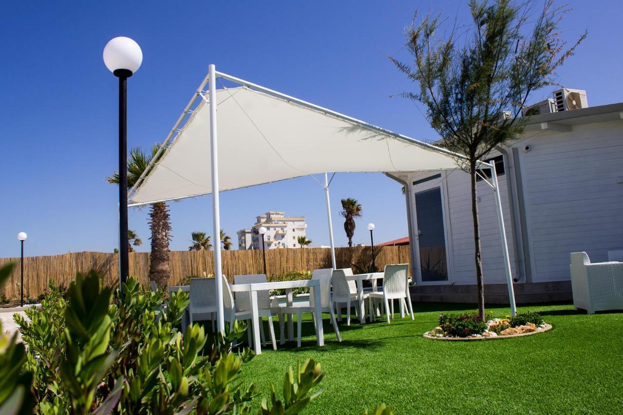 Aurora Beach & Suite Margherita Di Savoia Bagian luar foto