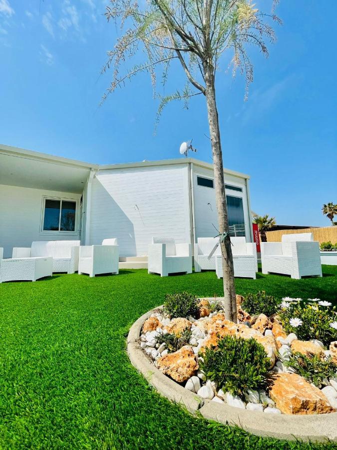 Aurora Beach & Suite Margherita Di Savoia Bagian luar foto