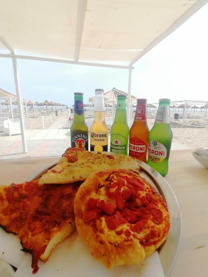 Aurora Beach & Suite Margherita Di Savoia Bagian luar foto