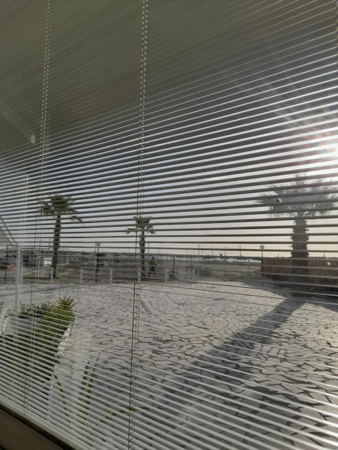 Aurora Beach & Suite Margherita Di Savoia Bagian luar foto