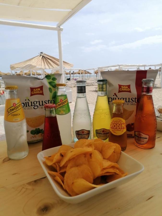 Aurora Beach & Suite Margherita Di Savoia Bagian luar foto