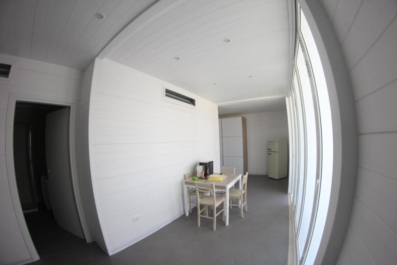Aurora Beach & Suite Margherita Di Savoia Bagian luar foto