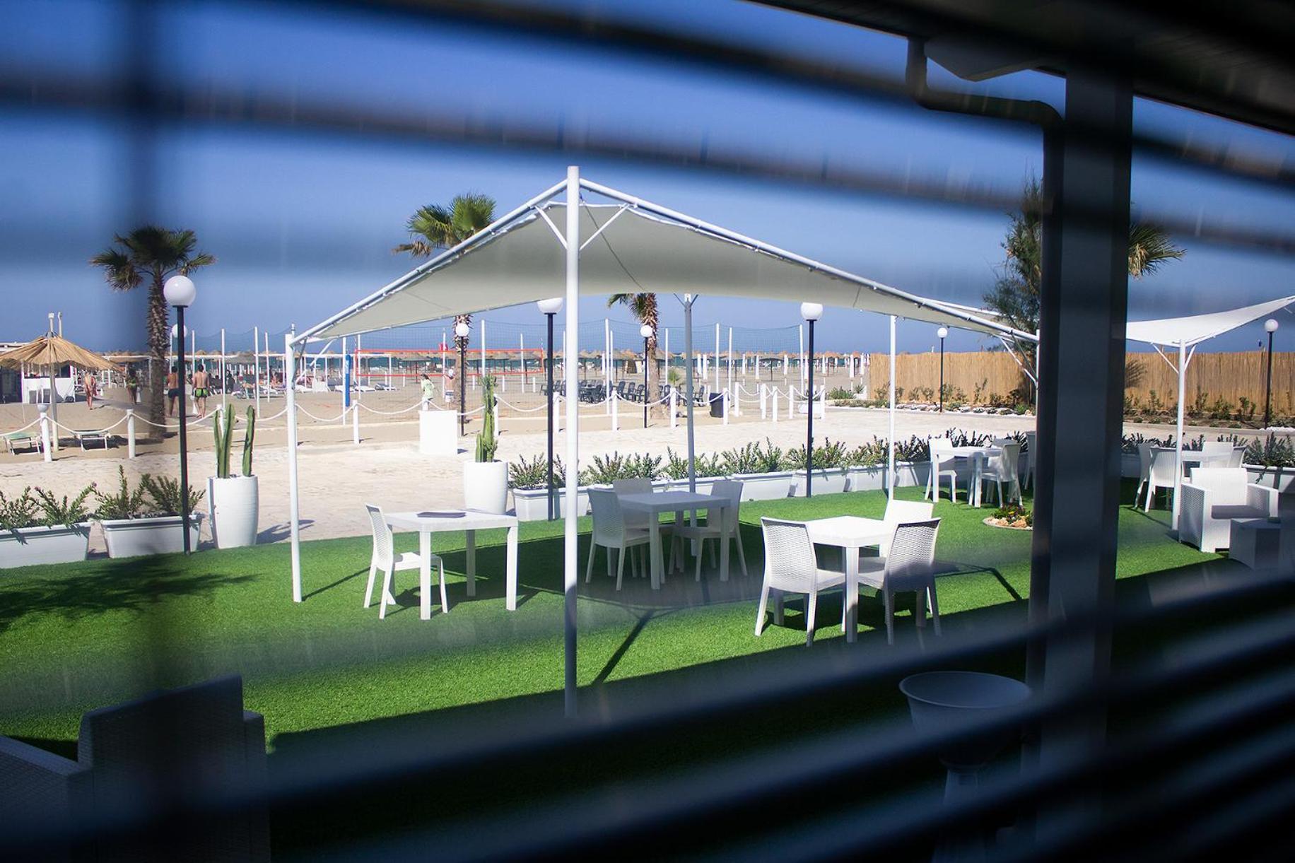 Aurora Beach & Suite Margherita Di Savoia Bagian luar foto